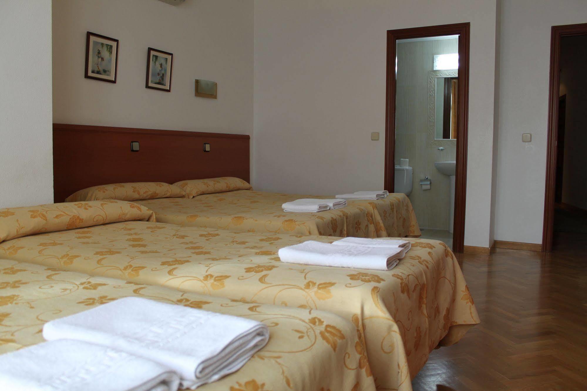 Hostal Jerez Madrid Bagian luar foto